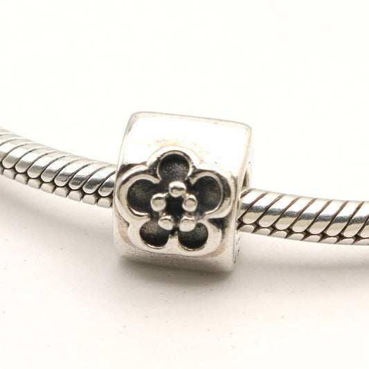 Authentic PANDORA Daisy Charm - 790187